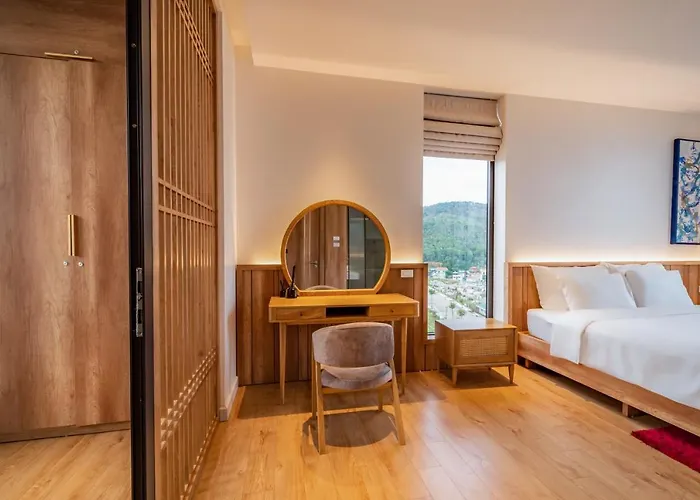Sally Huong - Venue Travel Villa Ha Long