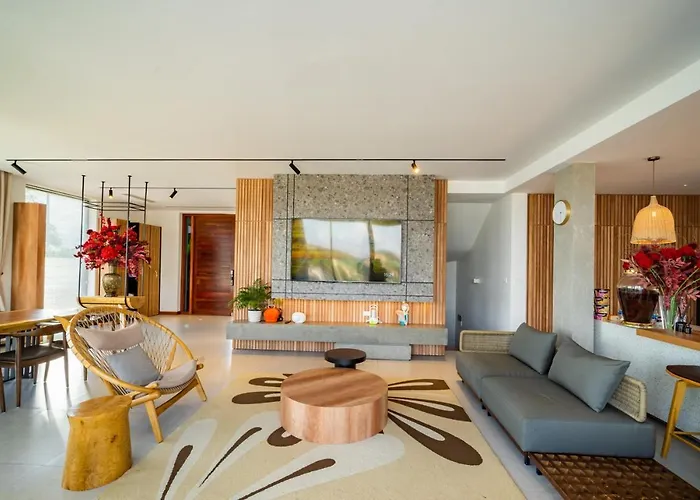 Sally Huong - Venue Travel Villa Hạ Long