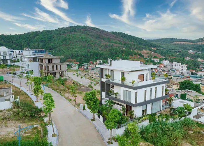 Sally Huong - Venue Travel Villa Ha Long