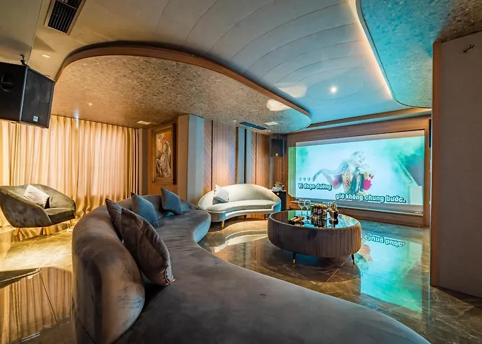 Sally Huong - Venue Travel