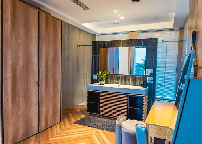 Sally Huong - Venue Travel Villa *