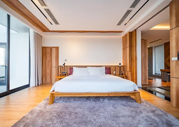 Sally Huong - Venue Travel Villa Ha Long