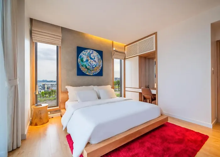Sally Huong - Venue Travel Ha Long