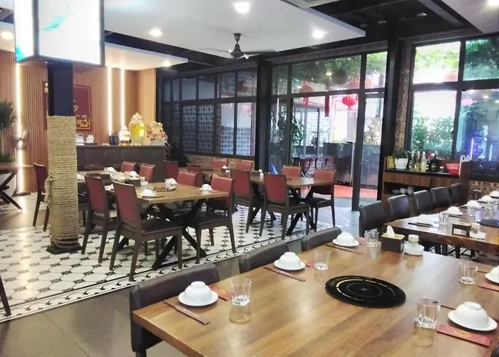 Sally Huong - Venue Travel * Ha Long